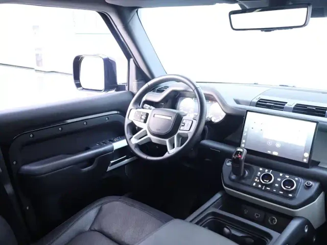 Land Rover Defender — Фото автомобиля 14