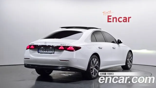 Mercedes-Benz E-Class — Фото автомобиля 2