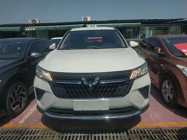 Wuling Asta — Фото автомобиля 2