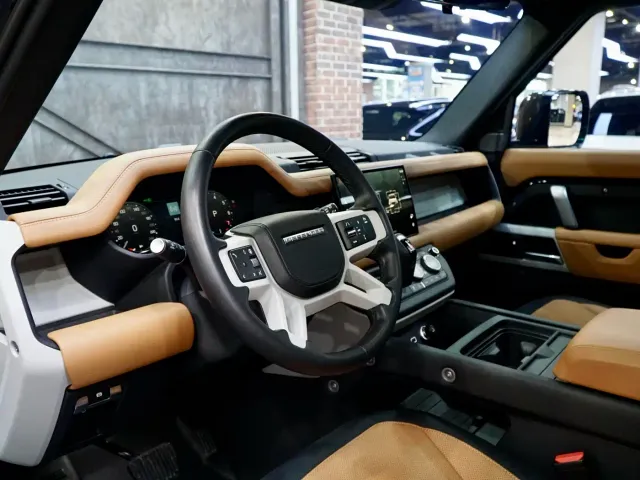 Land Rover Defender — Фото автомобиля 6