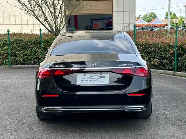 Mercedes-Benz E-Class — Фото автомобиля 9