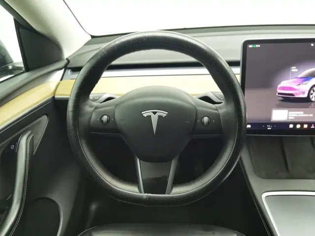 Tesla Model Y — Фото автомобиля 11