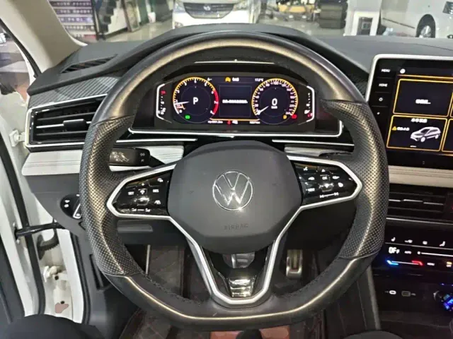 Volkswagen Tiguan L — Фото автомобиля 10