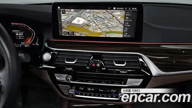 BMW 5 Series G30 — Фото автомобиля 14