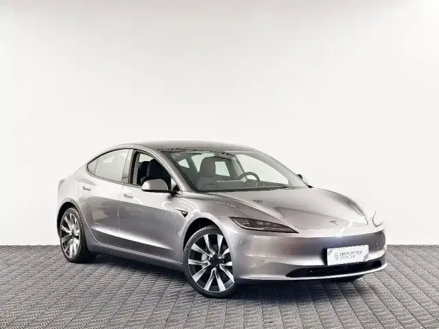 Tesla Model 3 — Фото автомобиля 3