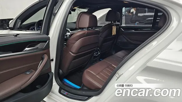BMW 5-Series 5 серия (G30) — Фото автомобиля 24