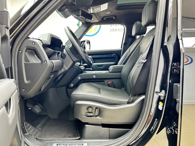 Land Rover Defender — Фото автомобиля 9