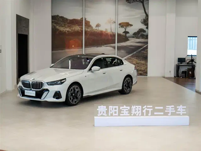 Фотография автомобиля — BMW 5 Series