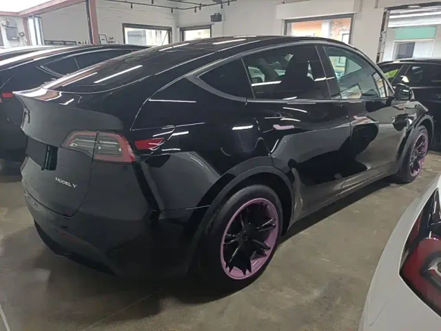 Tesla Model Y — Фото автомобиля 6