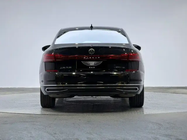 Volkswagen Passat — Фото автомобиля 3