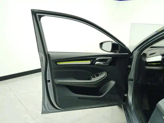 Roewe i5 — Фото автомобиля 7