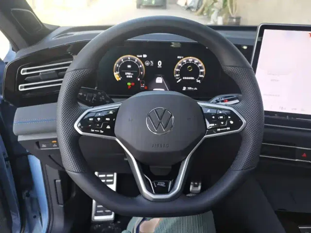 Volkswagen Tiguan L — Фото автомобиля 10