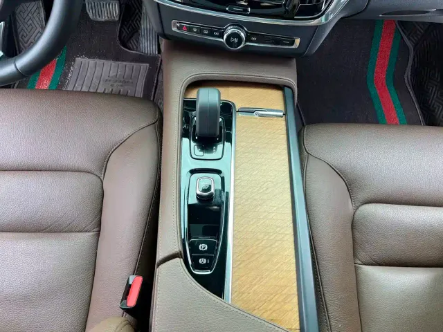 Volvo S90 — Фото автомобиля 30