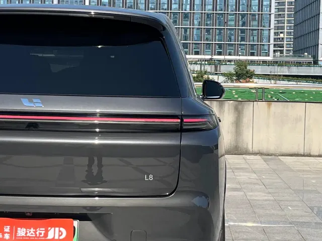 Li Auto L8 — Фото автомобиля 6