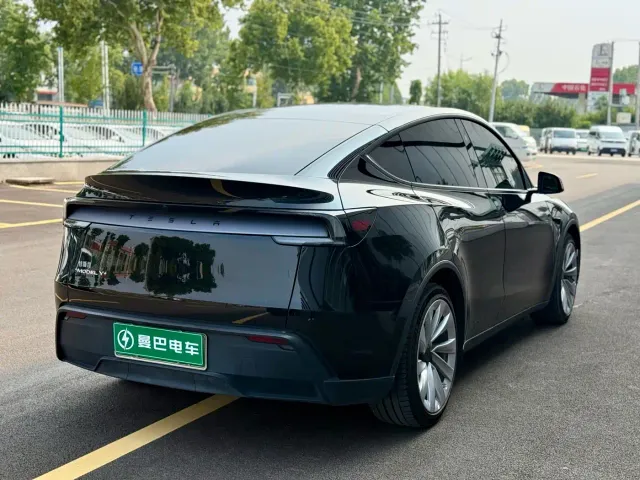 Tesla Model Y — Фото автомобиля 5