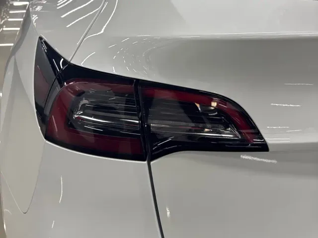 Tesla Model Y — Фото автомобиля 14