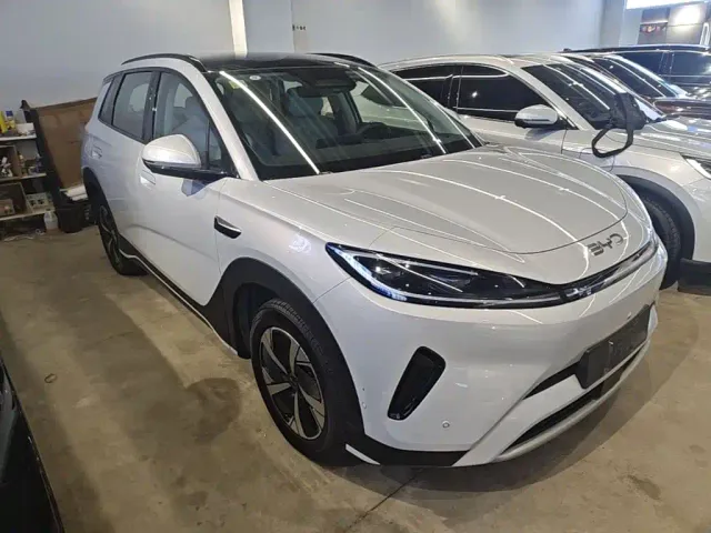 BYD Sealion 05 EV — Фото автомобиля 3