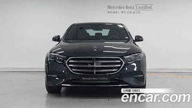 Mercedes-Benz E-Class — Фото автомобиля 3