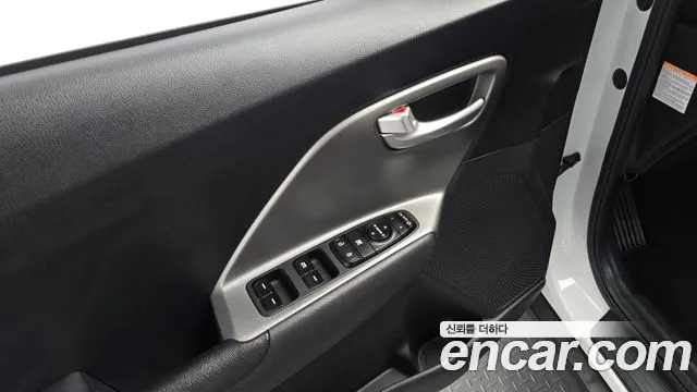 Kia Niro — Фото автомобиля 17