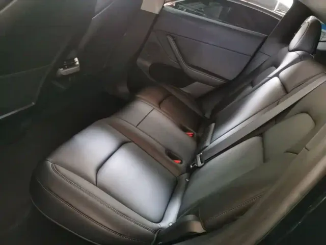 Tesla Model Y — Фото автомобиля 16