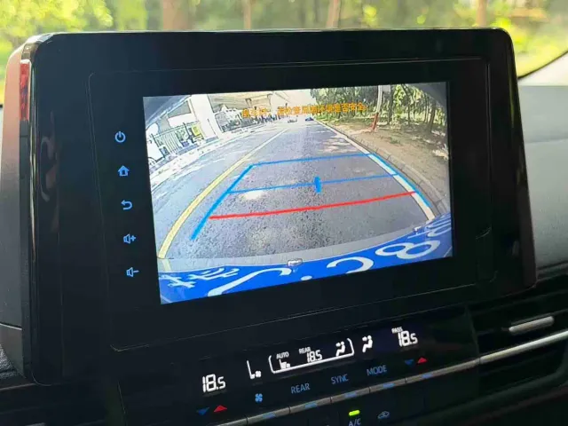 Toyota Sienna — Фото автомобиля 15