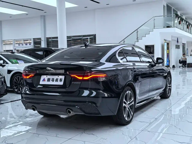 Jaguar XEL — Фото автомобиля 15