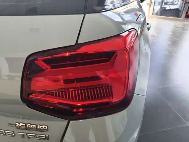 Audi Q2L — Фото автомобиля 7