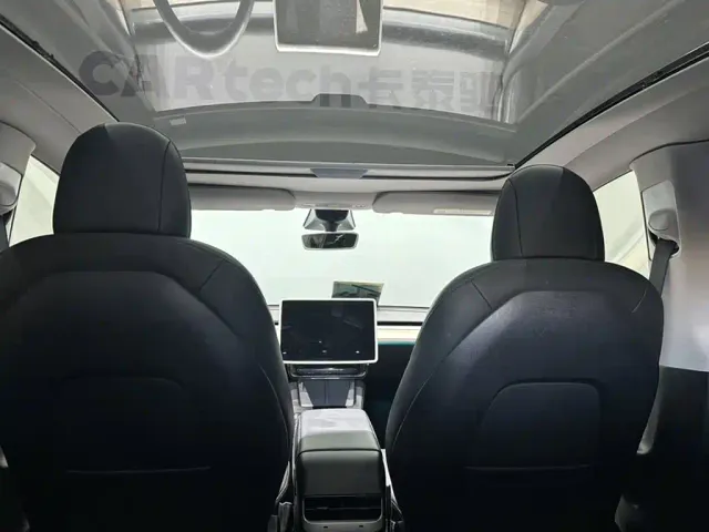 Tesla Model Y — Фото автомобиля 14