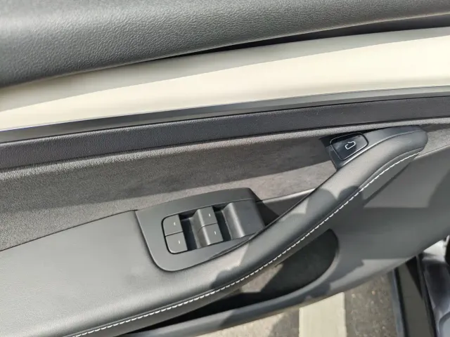 Tesla Model Y — Фото автомобиля 21