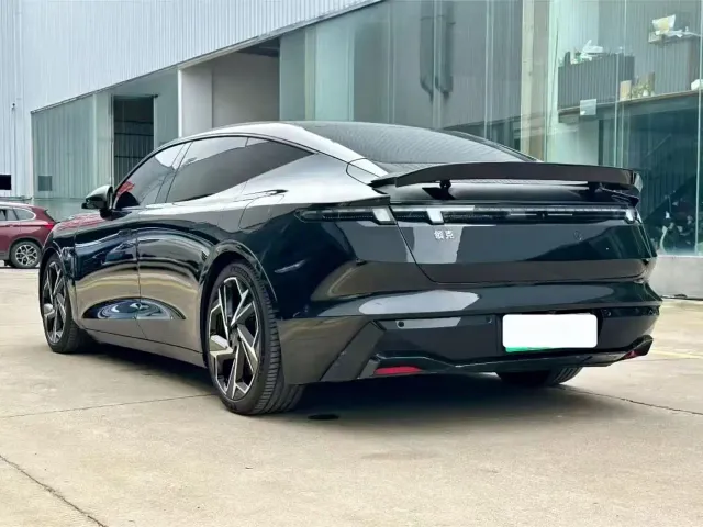 Lynk & Co Z10 — Фото автомобиля 9