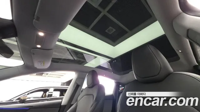 Tesla Model Y — Фото автомобиля 18