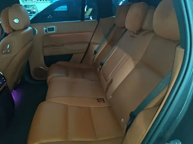 Li Auto L7 — Фото автомобиля 16