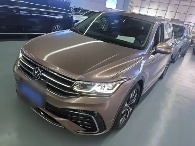 Фотография автомобиля — Volkswagen Tiguan L