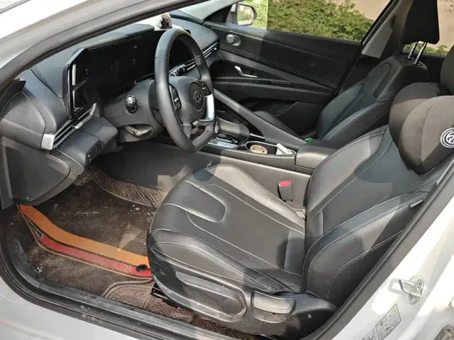 Hyundai Elantra — Фото автомобиля 9