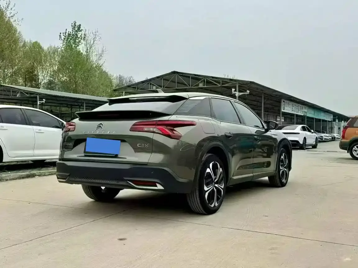Citroën Versailles C5 X 2022 1.6T Shine Extraordinary Tiger Year Opening Edition — Фото автомобиля 7