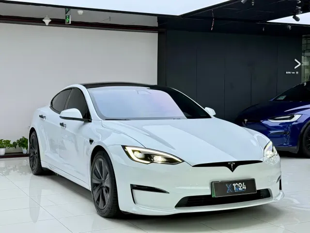 Tesla Model S — Фото автомобиля 3
