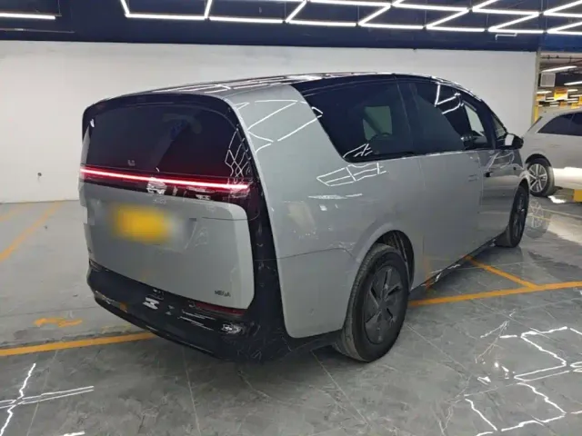 Li Auto MEGA — Фото автомобиля 6