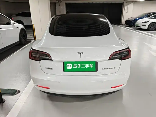 Tesla Model 3 — Фото автомобиля 5