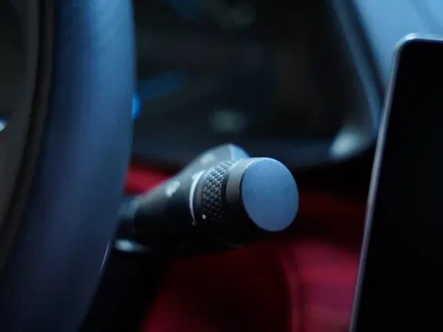 Lotus Emira — Фото автомобиля 30