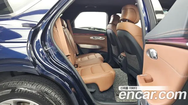 Genesis GV70 — Фото автомобиля 12