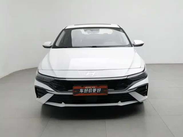 Hyundai Elantra — Фото автомобиля 3