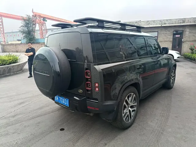 Land Rover Defender — Фото автомобиля 14