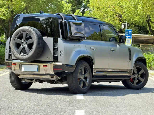 Land Rover Defender — Фото автомобиля 2