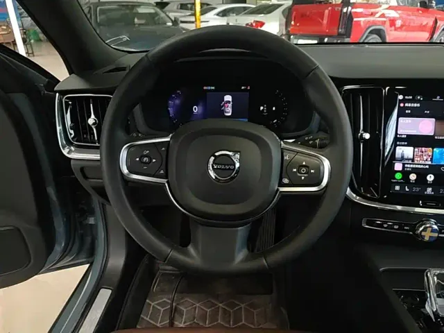 Volvo S60 — Фото автомобиля 6