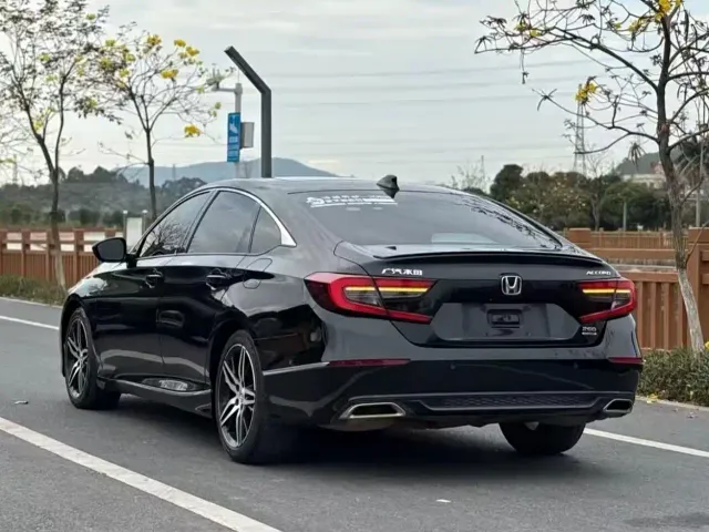 Honda Accord — Фото автомобиля 8