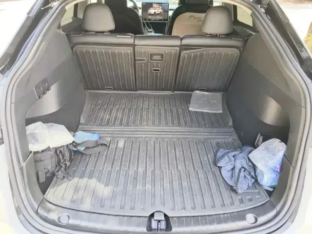 Tesla Model Y — Фото автомобиля 5
