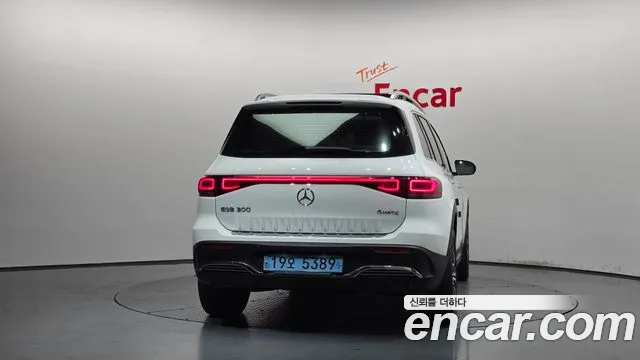 Mercedes-Benz EQB — Фото автомобиля 4