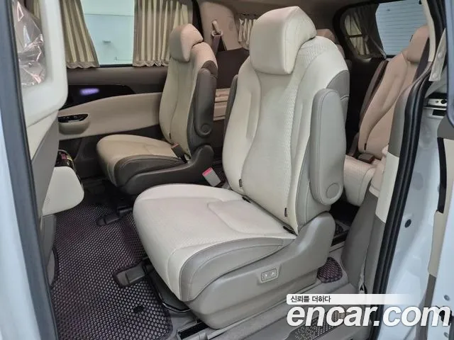 Kia Carnival Generation 4 — Фото автомобиля 12