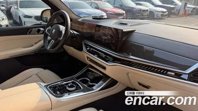 BMW X7 M60i xDrive M Sport 6 мест — Фото автомобиля 15