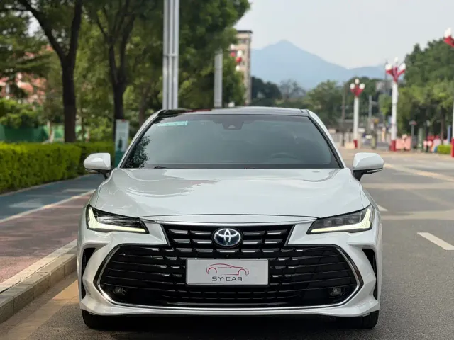 Toyota Avalon 2023 Hybrid 2.5L XLE Premium Edition — Фото автомобиля 2